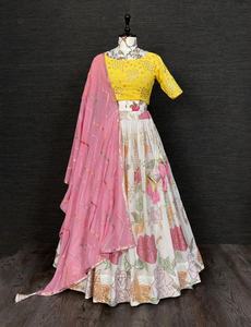 Lahenga Choli ethnique de Surat, vêtement ethnique moderne en coton avec travail de dentelle Zari multicolore, pour mariage et festival - Product Image 3