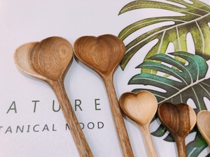 Cuillère à thé décorative en bois, forme de cœur fait à base de bois rouge naturel, bois d'acacia au Vietnam, - Product Image 6
