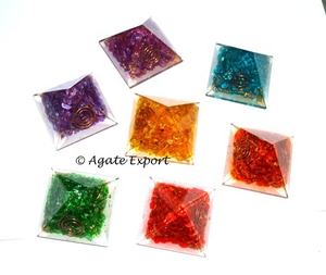 Ensemble de pyramides en agate naturelle pour la guérison, les chakras et la décoration intérieure, en pierres précieuses sculptées - Product Image 1