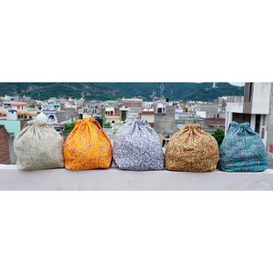 Bolsa pequeña impermeable lavable con bolsillos con cordón, bolsa de viaje cosmética impresa en bloque con características suaves, regalo perfecto para ella - Product Image 1