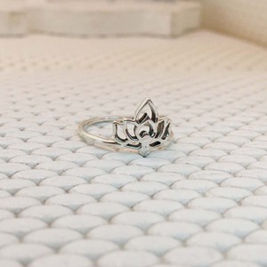 Unisex 925 Sterling Silver Trendy Lotus Style Ring Handmade with <b>Unique</b> Bezel Setting <b>for</b> Weddings Parties or Anniversaries - Product Image 2