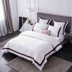 Bán Buôn Giá Rẻ Comforter Cover Sạn <span class=keywords><strong>Bedding</strong></span> Sheet Set 100% Cotton Trắng Thêu 5 Sao Khách Sạn Linen <span class=keywords><strong>Bedding</strong></span> Sets Luxury - Product Image 2
