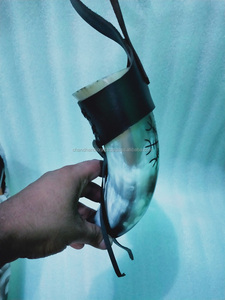 Cuerno para Beber 100% Natural con Soporte de Cuero y Grabado a Mano / Cuerno Vikingo - Product Image 4