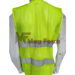 Gilet de sécurité unisexe léger et durable en maille polyester, jaune haute visibilité, réfléchissant pour la sécurité routière, avec logo personnalisé et taille ajustable - Product Image 2