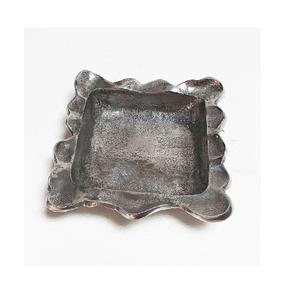Bandeja de servicio de metal de aluminio decorativa martillada a mano SilverBloom Aurora Tray PebbleServe DewDrop Dish FloraMetal - Product Image 5