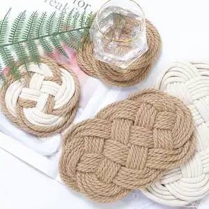 Marrone lavorato a maglia corda di cotone sottobicchiere della tazza per il regalo o la decorazione domestica
