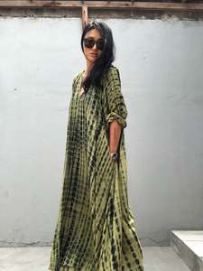 เดรสยาวมัดย้อมสำหรับผู้หญิงฤดูร้อนเดรสแม็กซี่แขนสั้นคอวีโค้งทรงหลวมพิมพ์ลายสไตล์หวานยาวถึงพื้นธรรมชาติ - Product Image 3