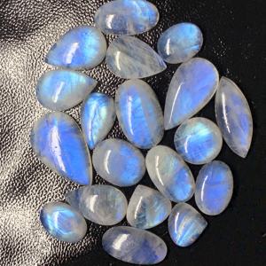 Prix d'usine en gros Rida Creations Pierre de lune bleue naturelle 100 pièces Qualité AAA Effet de changement de couleur Non traité Personnalisable - Product Image 2