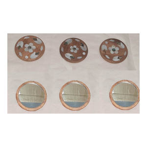 Espejo de Madera Blanco con Diseños de Flores de Nácar en Forma Redonda - Product Image 1