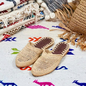 Pantoufle en raphia faite à la main, Babouche en maille, Vegan - Product Image 1