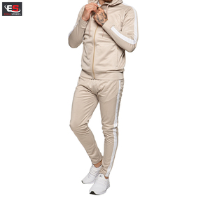 Chándal sofisticado para hombre color nude de alta calidad y ajuste moderno para una apariencia elegante y atlética hecho en forro polar de algodón 100% - Product Image 4