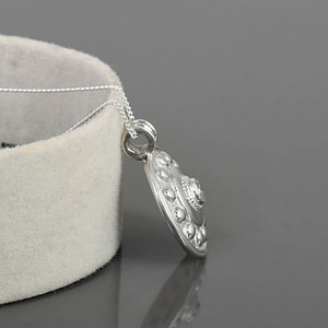 Pendentif en pierres précieuses de forme ronde en topaze bleue naturelle spéciale pour femmes Collier à breloques en argent sterling 925 personnalisé Bijoux fins - Product Image 3