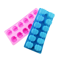 Passen Sie Halloween-Eis formen an