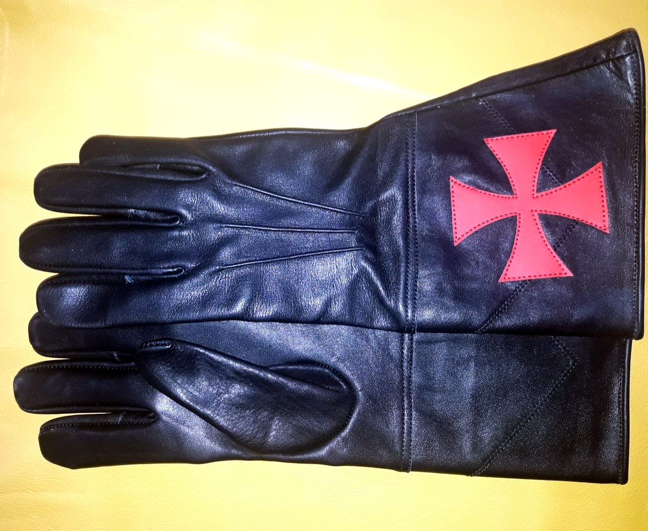 Масонский рыцарь темплар черные гаунтлеты