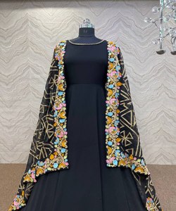 คอลเลกชั่นชุดผ้าไหมสีเทาสำหรับผู้หญิงอินเดียชุดแฟนซีชุดเสื้อผ้าแบบอินเดีย - Product Image 1