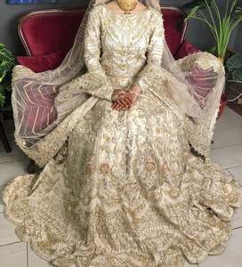 Tenue de mariée traditionnelle Lehenga avec broderie lourde Zardozi Vêtements de mariage indiens/pakistanais - Product Image 1