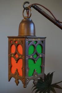 Bougeoir lanterne marocaine de haute qualité en verre coloré avec styles suspendus pour la décoration de la maison et les fêtes de Noël - Product Image 3