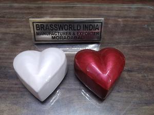 Urne funéraire pour animaux de compagnie en métal, style américain Brassworld India HTU-915, avec différentes variétés de cœurs commémoratifs - Product Image 6