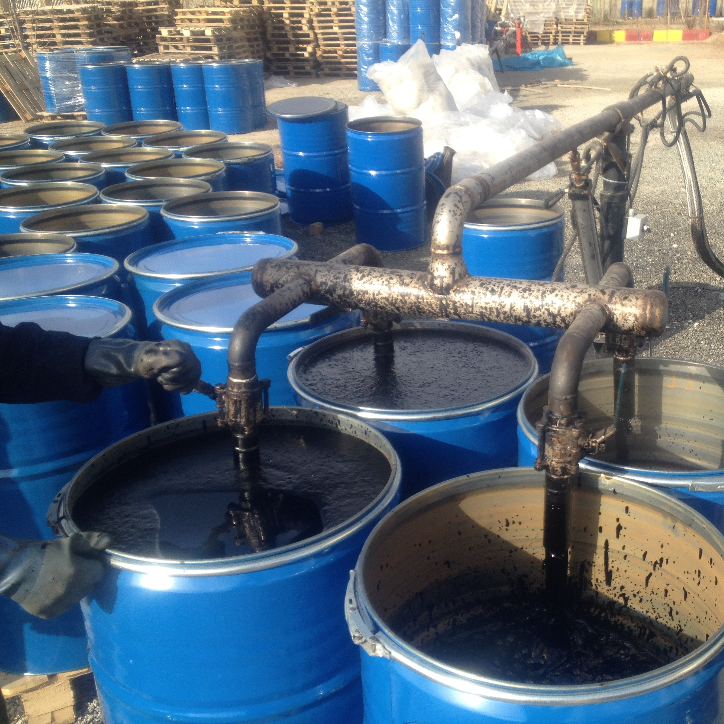 Растворы на нефтяной основе. Буровые растворы на водной основе. Аэрированный буровой раствор. Бурение нефтегазовых скважин. Растворы на нефтяной основе.