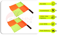 Drapeaux à damier de logo personnalisé de haute qualité fabriqués en Inde pour le matériel de polyester d'arbitre de football et de football