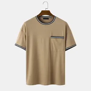 Мужские однотонные футболки с круглым вырезом и индивидуальным логотипом и контрастной отделкой нагрудным карманом из 100% хлопка с коротким рукавом
