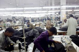 Camisetas y pantalones cortos de entrenamiento personalizados para hombre, ropa de gimnasio ajustada, conjuntos dobles, diseño de panel de 100% algodón, venta al por mayor, OEM - Product Image 5