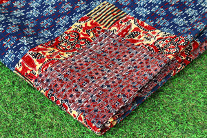 Manta azul hecha a mano para envolver Indigo, decorativa, teñida a mano, Lisa - Product Image 3
