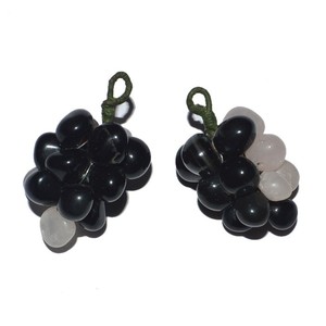 Comprar en línea rosa y uva negra colgantes: Rosa y uva negra colgantes para la venta - Product Image 1