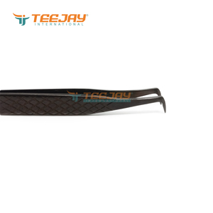 Pinzas TEEJAY Plasma Black de 90 Grados para Extensión de Pestañas con Agarre Suave, Mango de 10 mm y Punta de 12 mm, Acero Inoxidable - Product Image 3
