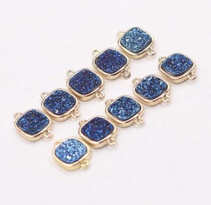 Connecteur de Gemmes Vintage Tendance en Quartz Druzy Bleu Forme Coussin, en Argent Sterling Plaqué Rhodium et Or, Double Bélière, Haute Qualité - Product Image 1