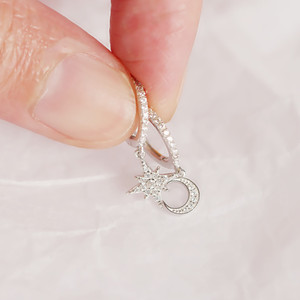 <span class=keywords><strong>Orecchini</strong></span> <span class=keywords><strong>Pendenti</strong></span> a Cerchio in <span class=keywords><strong>Argento</strong></span> Sterling 925 con Ciondolo Sole <span class=keywords><strong>e</strong></span> Luna <span class=keywords><strong>e</strong></span> Pietra CZ Bianca - Product Image 2