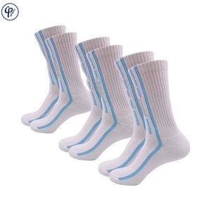 2025 Chaussettes de sport personnalisées pour hommes avec logo inférieur en gros à bas prix - Product Image 4