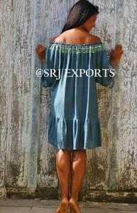 ชุดเดรสลำลองสำหรับงานปาร์ตี้ริมชายหาดคุณภาพสูง ปี 2026 แบบเปิดไหล่ สีนีออน ปักลาย เสื้อผ้าผู้หญิง ชุดเดรสยาวปานกลาง ดีไซน์หรูหรา - Product Image 2