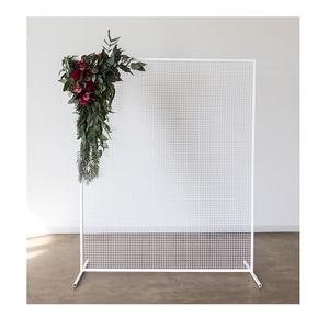 Toile de fond de couleur blanche en fer avec toile de fond de fleurs artificielles de qualité exclusive pour la décoration d'hôtel et de fêtes - Product Image 3