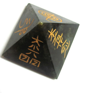 Fournisseur de Labrodrite Reiki Pyramides | Labrodrite Reiki Pyramides À Vendre | Obtenir Le Meilleur Labrodrite Reiki Pyramides - Product Image 1