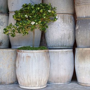 Top Selling High Quality Metal Galvanized <b>Large</b> shape New Customized Design Garden Metal Planter with 4 legs stand In India - Product Image 6
