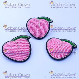 Broches de Fresa de Color Sólido Bordados a Mano con Imán Ecológico de Tela de Alta Calidad al por Mayor con Opciones Personalizadas - Product Image 3