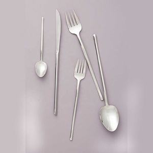 Ensemble de couverts plaqué argent à poignée mince ronde et simple Ensemble de couverts cuillère et fourchette en acier inoxydable de conception royale - Product Image 1