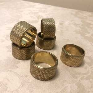 Rond de serviette de sculpture sur bois de mangue de haute qualité caractéristique stockée pour la décoration de Table de mariage de fête pour la cuisine Restaurants hôtels - Product Image 3