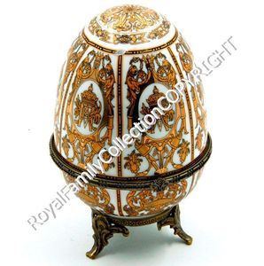Trang Trí Bằng Sứ Lớn Màu Trắng Và Vàng Phong Cách Faberge - Product Image 1