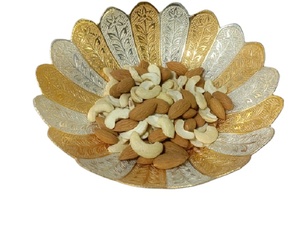 Cuenco para servir chapado en oro y plata de diseño único, Decoración de mesa elegante de lujo para el hogar con Metal pulido para frutas secas - Product Image 1