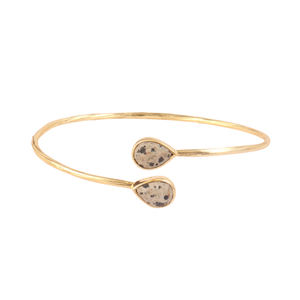 Pulsera Apilable de Jaspe Dálmata Natural de Alta Calidad con Acabado Cepillado, Bañada en Oro, Engaste de Doble Piedra, Ajustable - Product Image 1