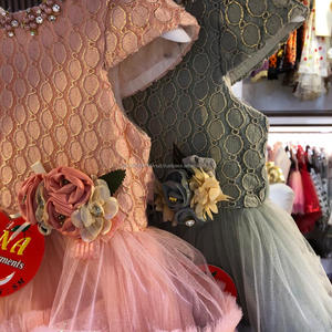 Boucles d'oreilles pour bébés filles, nouveau design fantaisie, tenue de fête, meilleur design, disponible en 3 couleurs différentes - Product Image 5