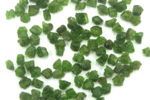 Vente en gros de 50 pièces de pierres précieuses naturelles de tourmaline verte non traitées Qualité incroyable et belles collections Hauteur 6mm - Product Image 2
