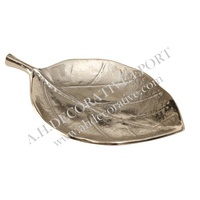 Plateau en aluminium de forme unique en forme de feuille de couleur argentée fantaisie pour servir des desserts et des fruits secs