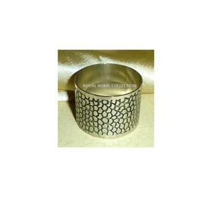 Rond de serviette en aluminium triangulaire gravé Vaisselle en gros Rond de serviette Rond de serviette en métal en aluminium à un prix abordable - Product Image 4