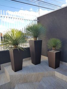 Maceta Rectangular Minimalista Ecológica en Oferta, Maceta Galvanizada con Recubrimiento en Polvo, Acabado en Color Negro para Jardín o Parque - Product Image 4