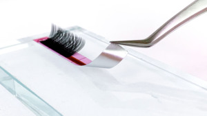 LIGHTEYES YY Extensiones de pestañas de volumen prefabricadas Abanicos de pestañas de pelo sintético - Product Image 2