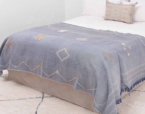 Marroquí cubrecama tiro 7'07 "x4'07" tejida a mano con Cactus, por las mujeres bereberes de Marruecos de Alto Atlas - Product Image 1
