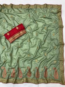 ตกแต่งอย่างหรูหราด้วยการตกแต่งเย็บปักถักร้อย C-Pallu ทำงานในการจับคู่สีที่สง่างามที่เพิ่มขึ้นโดยท่อด้านข้างทั้งหมด - Product Image 4